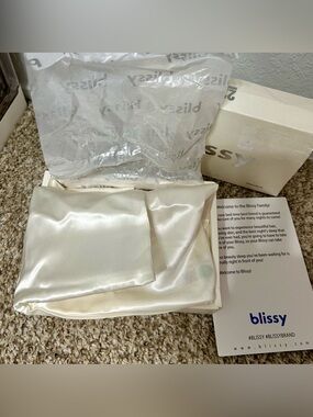Blissy White Silk Pillowcase.  Standard 100% Pure Mulberry Silk New